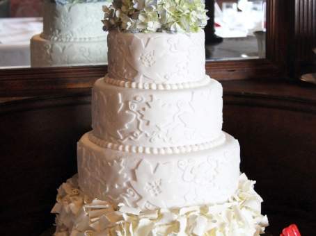 Weddings at Lehmann House All white wedding Cake
